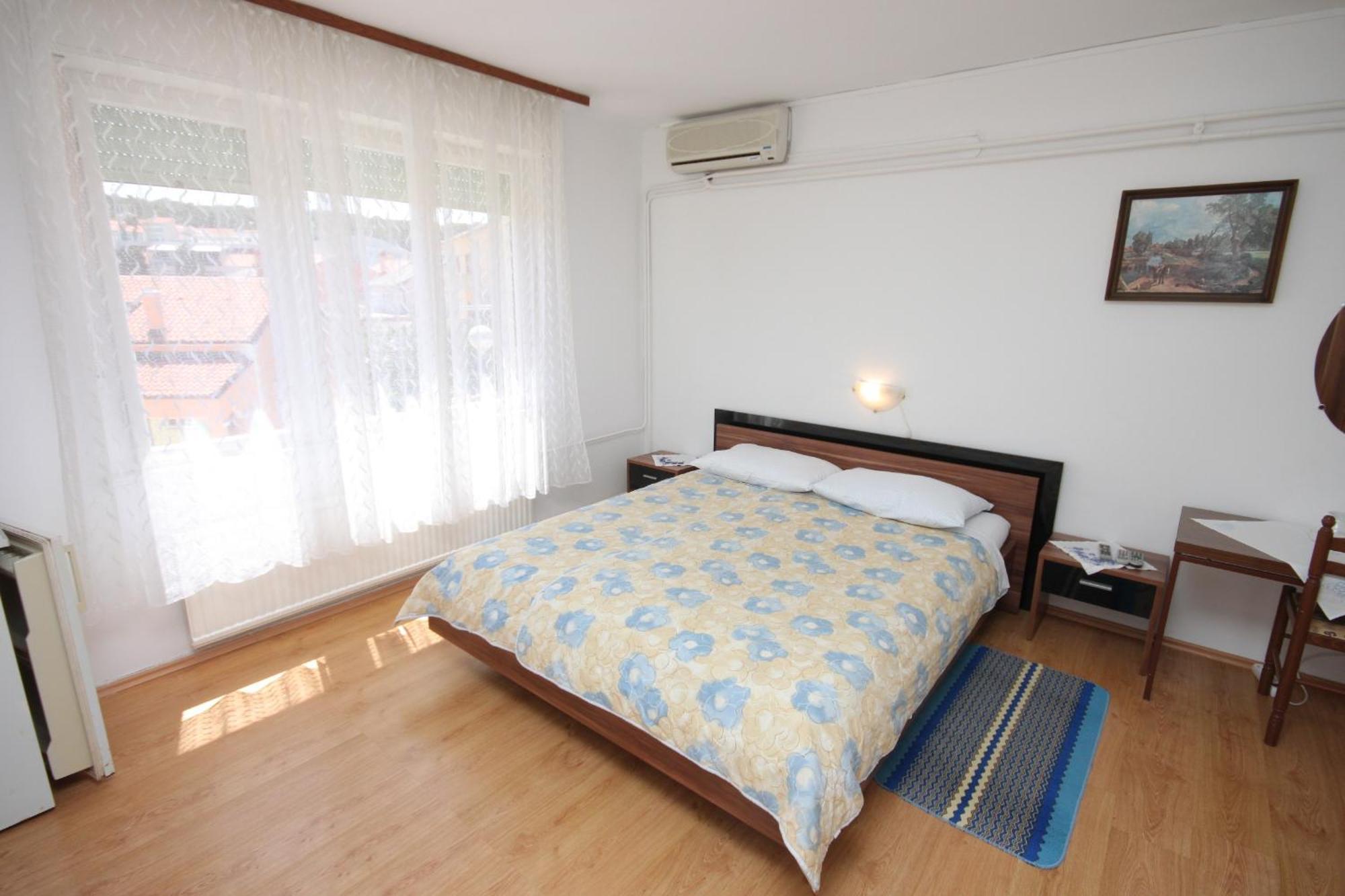 Apartments And Rooms With Parking Space 木洛希尼 外观 照片